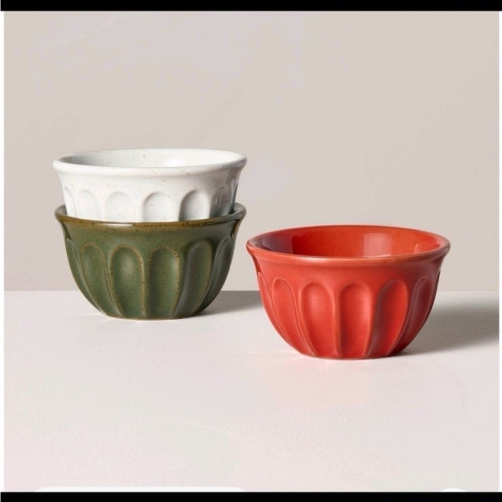 Hearth & Hand Magnolia Scallop Stoneware
Mini Bowls Cream ( Set of 3)